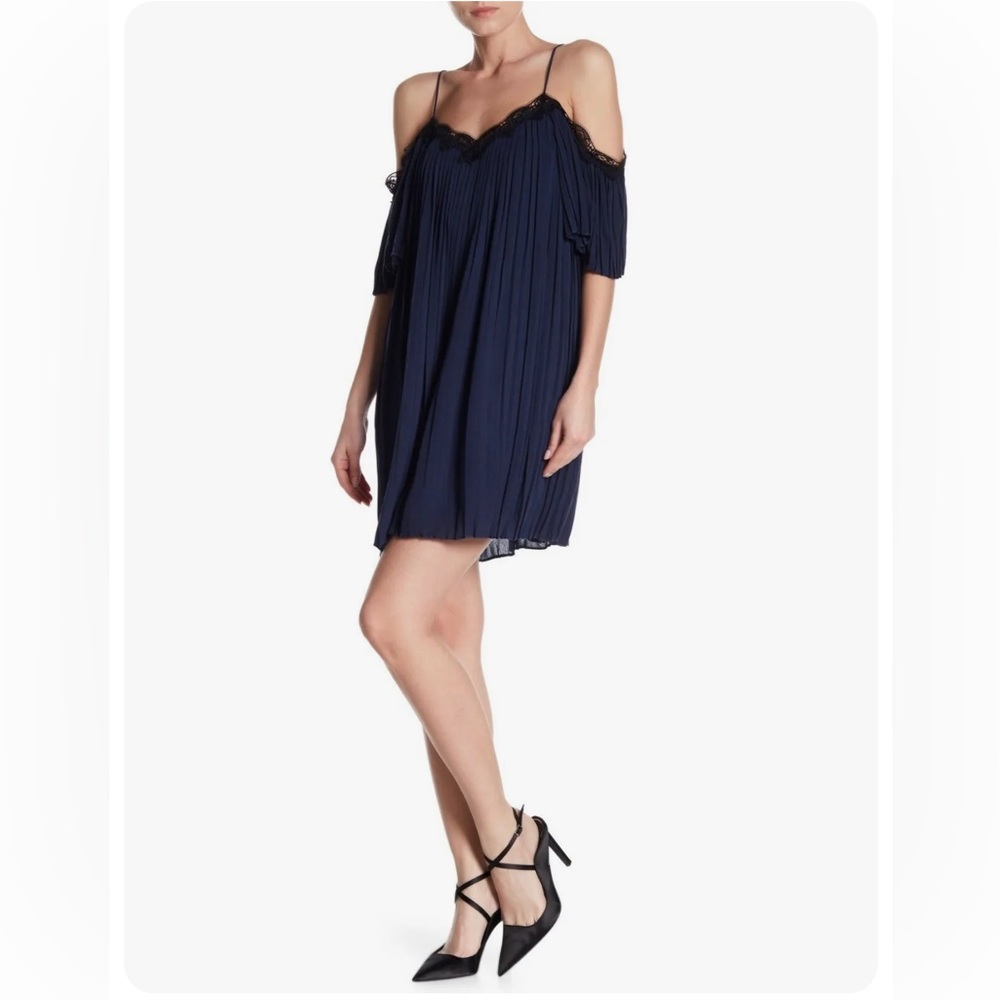 Alice+Olivia Mimi Pleat Cold Shoulder Shift Tunic Dress‎